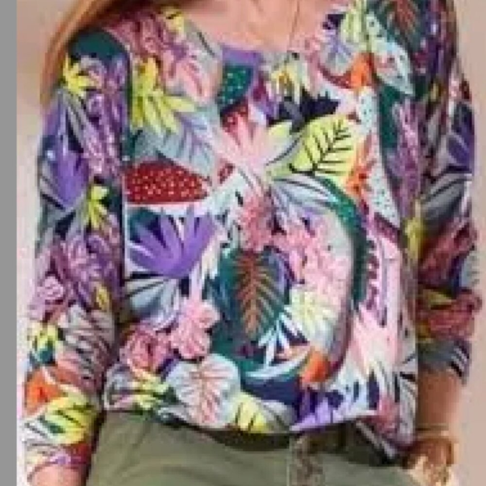 NWT cabi Size S - Snappy Sweatshirt